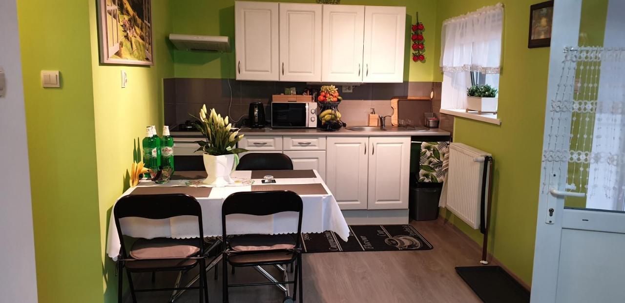 Pod Debem Apartment Jugow Luaran gambar